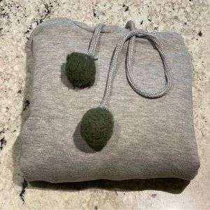 Cropped Light Gray Hoodie